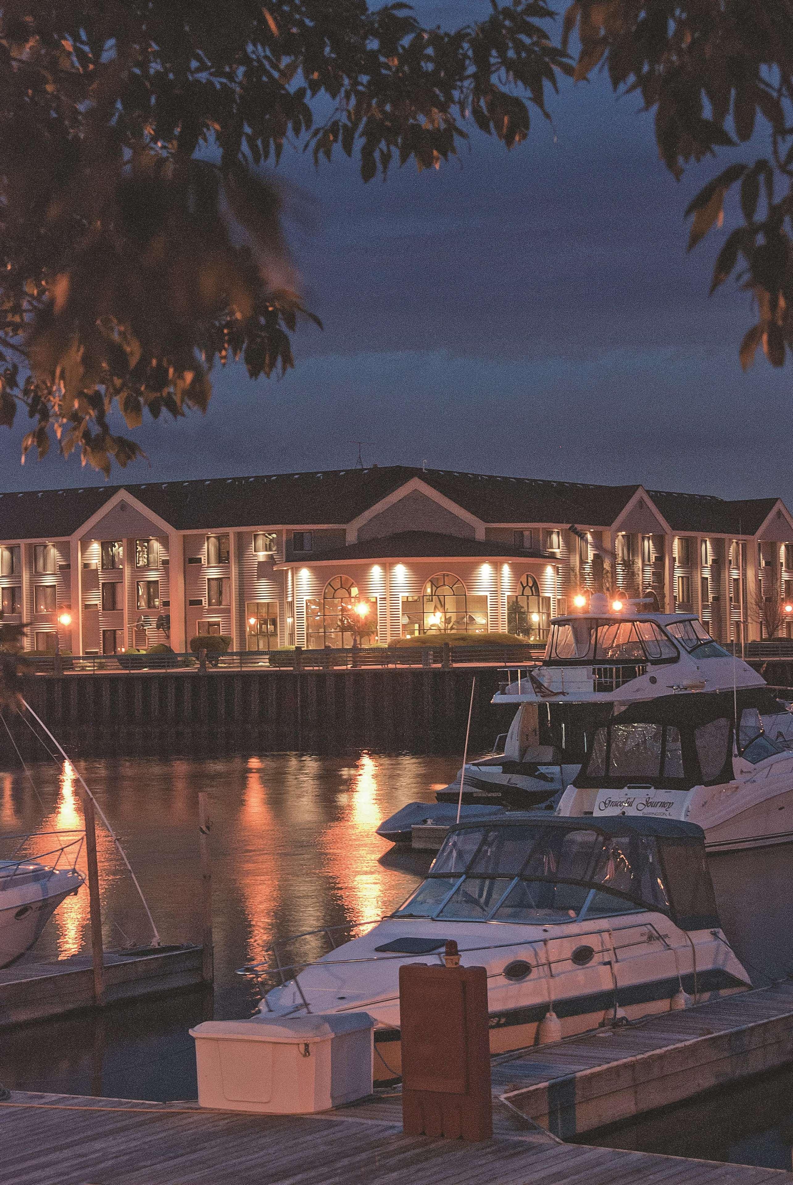 Doubletree By Hilton Racine Harbourwalk Hotel Luaran gambar